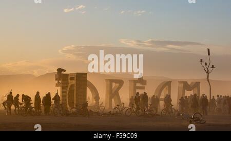 Il sogno di arte di installazione nel deserto durante l annuale Burning Man festival Settembre 1, 2015 in Black Rock City, Nevada. Burning Man's arte ufficiale tema di quest anno è "Carnevale di specchi' ed è prevista la partecipazione di 70.000 persone per la settimana lungo evento. Foto Stock