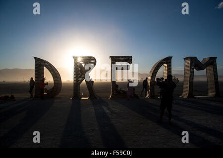 Sogno arte di installazione nel deserto durante l annuale Burning Man festival Settembre 1, 2015 in Black Rock City, Nevada. Burning Man's arte ufficiale tema di quest anno è "Carnevale di specchi' ed è prevista la partecipazione di 70.000 persone per la settimana lungo evento. Foto Stock