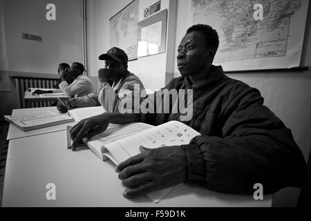 L'Italia, Mortara, centro di rifugiati, la scuola per stranieri Foto Stock