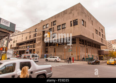 Il Fashion Institute of Technology ( montare ) e il centro di Goodman, 7th Avenue, New York City, Stati Uniti d'America. Foto Stock