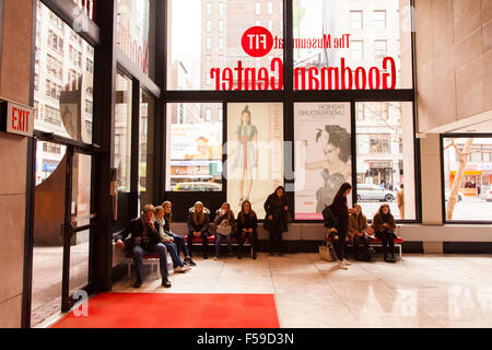 Il Museo a montare ( il Fashion Institute of Technology ) , 7° Avenue, New York City, Stati Uniti d'America. Foto Stock