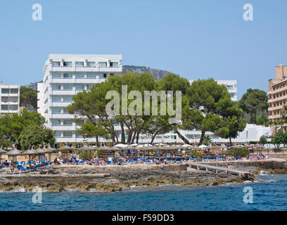 Resort costiero e white hotel nella parte sud-ovest dell'isola Foto Stock