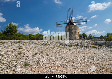 Francia, Alphonse Daudet il mulino a vento in Fontvieille Foto Stock