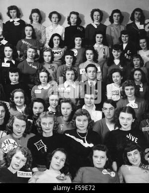 SUB-DEB CLUB gli studenti delle scuole superiori di alcuni dei club di Indianapolis circa 1943. I ragazzi appartengono a scudiero Club. Foto PIX/Nina Leen Foto Stock