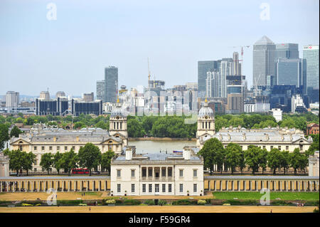 Il Museo Marittimo Nazionale e l'Università di Greenwich come si vede dall'Osservatorio di Greenwich. Foto Stock