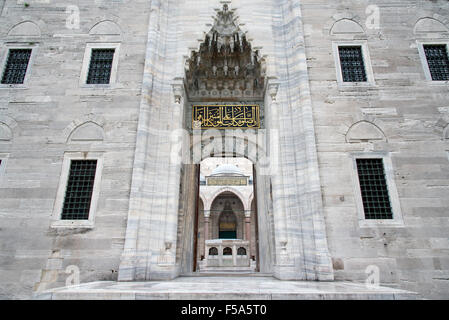 Entrata alla Moschea Suleymaniye in Istanbul Foto Stock