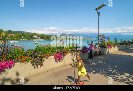 Tempo libero a waterfront di presso il lago di ginevra , Porto Ouchy a Losanna, Svizzera. Foto Stock