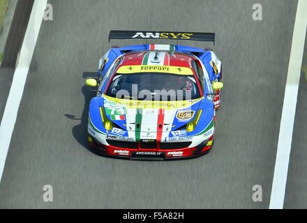 Shanghai, Repubblica Popolare Cinese. Il 31 ottobre, 2015. N - 71 AF CORSE IN ITALIA. Ferrari F458 Italia. Pneumatici Michelin, driver Davide Rigon (ITA) e James Calado (GBR). Durante le qualifiche - LMGTE Pro e LMGTE Am a Shanghai International Circuit. Credito: Marcio Machado/ZUMA filo/Alamy Live News Foto Stock