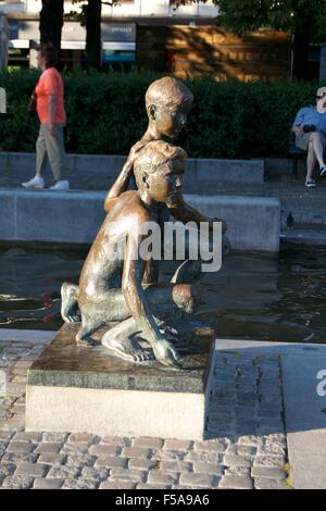 Nuotatore subacqueo bambini statua monumento parco di Oslo Foto Stock