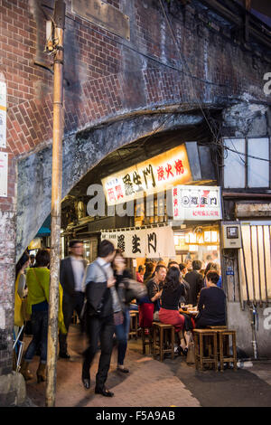 Scena di strada intorno a Stazione di Shimbashi,Minato-Ku,Tokyo Giappone Foto Stock