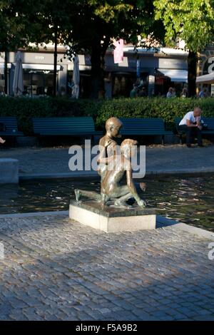 Nuotatore subacqueo bambini statua monumento parco di Oslo Foto Stock