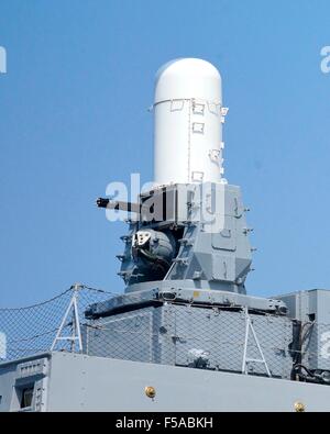 Il primo piano del cannone di difesa sulla Corazzata Foto Stock