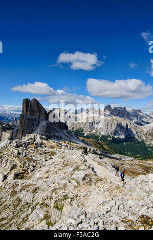 Trekking dal Nuvolau, Dolomiti, Italia Foto Stock