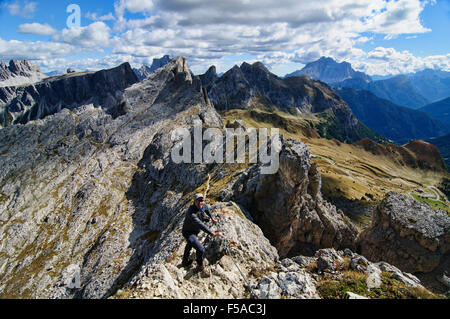 Via Ferrata Gusela salire preso dal Nuvolau sopra il Passo Falzarego, Italia Foto Stock