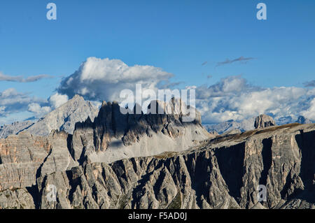 Le meravigliose alpi, preso dal Nuvolau hut sopra il Passo Falzarego, Italia Foto Stock