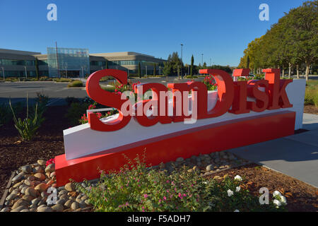 WESTERN Digital (WD) annuncia l'acquisizione di SanDisk Corporation (2015), Milpitas CA Foto Stock