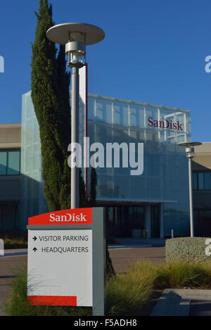 WESTERN Digital (WD) annuncia l'acquisizione di SanDisk Corporation (2015), Milpitas CA Foto Stock