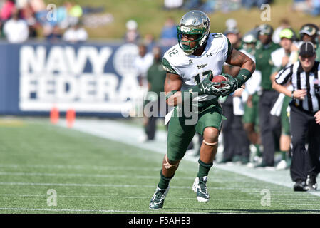 Annapolis, Maryland, Stati Uniti d'America. 31 ott 2015. South Florida tori stretto fine SEAN PREZZO (12) viene eseguita dopo la cattura durante la American Athletic Conference del gioco del calcio a Navy-Marine Corps Memorial Stadium. Battito della Marina South Florida 29-17. Credito: Ken Inness/ZUMA filo/Alamy Live News Foto Stock