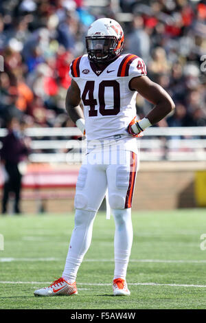 Alumni Stadium. 31 ott 2015. MA, USA; Virginia Tech Hokies linebacker Deon Clarke (40) durante il NCAA Football gioco tra il Boston College Eagles e Virginia Tech Hokies a Alumni Stadium. Virginia Tech ha sconfitto il Boston College il 26-10. Anthony Nesmith/Cal Sport Media/Alamy Live News Foto Stock