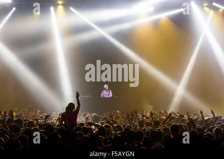 Madison, Wisconsin, Stati Uniti d'America. 30 ott 2015. Musicista Elettronico DILLON Francesco performsin Exhibition Hall a Alliant Energy Center a Madison, Wisconsin © Daniel DeSlover/ZUMA filo/Alamy Live News Foto Stock