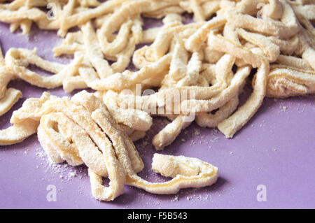 Fresche fatte in casa tagliatelle Foto Stock