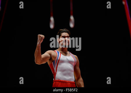 Glasgow, Regno Unito. 31 ott 2015. LOUIS SMITH dal Regno Unito compete sul cavallo durante il primo giorno dell'evento concorso finale del mondiale 2015 Campionati di ginnastica tenutasi a Glasgow, Regno Unito. Egli è andato a vincere la medaglia d'argento. © Amy Sanderson/ZUMA filo/Alamy Live News Foto Stock