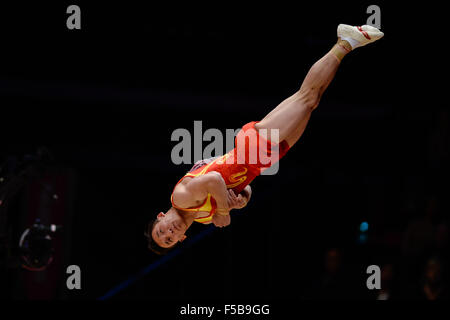 Glasgow, Regno Unito. 30 ott 2015. RUOTENG XIAO compete sul pavimento durante l'uomo tutto attorno alla finale del mondiale 2015 Campionati di ginnastica tenutasi a Glasgow, Regno Unito. © Amy Sanderson/ZUMA filo/Alamy Live News Foto Stock