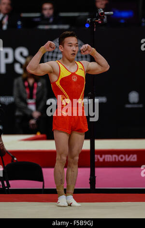 Glasgow, Regno Unito. 30 ott 2015. RUOTENG XIAO compete sul pavimento durante l'uomo tutto attorno alla finale del mondiale 2015 Campionati di ginnastica tenutasi a Glasgow, Regno Unito. © Amy Sanderson/ZUMA filo/Alamy Live News Foto Stock