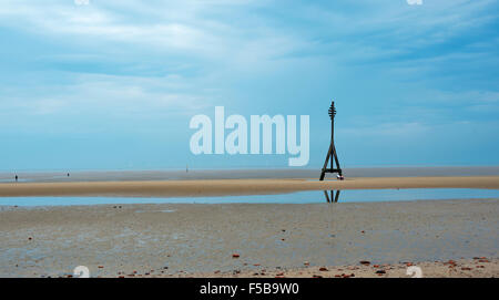 Un altro luogo scultura di Antony Gormley Crosby Beach Liverpool England Foto Stock