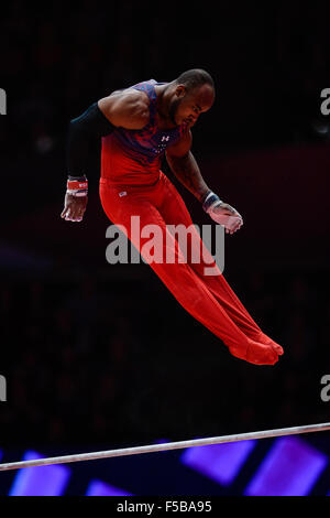 Glasgow, Regno Unito. 30 ott 2015. DONNELL WHITTENBURG compete la barra alta durante l'uomo tutto attorno alla finale del mondiale 2015 Campionati di ginnastica tenutasi a Glasgow, Regno Unito. © Amy Sanderson/ZUMA filo/Alamy Live News Foto Stock