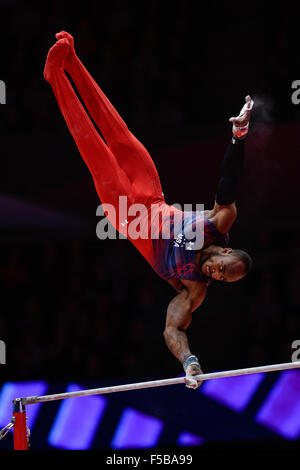 Glasgow, Regno Unito. 30 ott 2015. DONNELL WHITTENBURG compete la barra alta durante l'uomo tutto attorno alla finale del mondiale 2015 Campionati di ginnastica tenutasi a Glasgow, Regno Unito. © Amy Sanderson/ZUMA filo/Alamy Live News Foto Stock