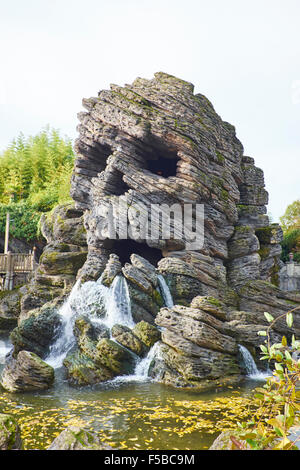 Cranio roccia su Adventure Isle Disneyland Paris Marne-la-Vallée Chessy Francia Foto Stock