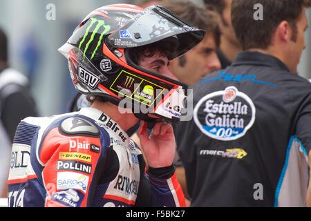 Dal Circuito di Sepang, in Malesia. 24 ott 2015. Niccolo Antonelli nel Parc Ferme dopo le qualifiche per la classe Moto3 dei Malay Foto Stock