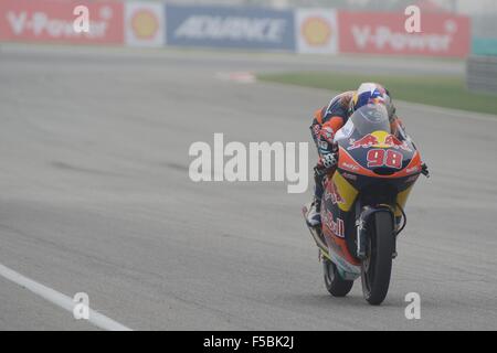 Dal Circuito di Sepang, in Malesia. 24 ott 2015. Karel Hanika durante le qualifiche per la classe Moto3 della MotoGP della Malesia Foto Stock