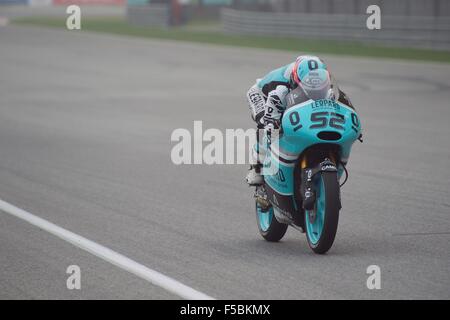 Dal Circuito di Sepang, in Malesia. 24 ott 2015. Danny Kent durante le qualifiche per la classe Moto3 della MotoGP della Malesia Foto Stock