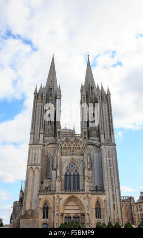 Cattedrale di Notre-dame di Coutances in Normandia Francia e la sede del Vescovo di Coutances e Avranches Foto Stock