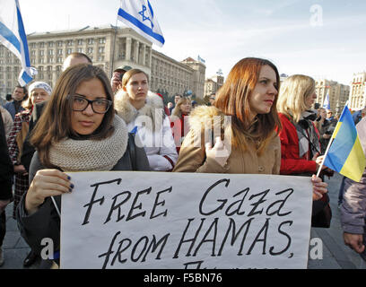 Kiev, Ucraina. 1 Nov, 2015. Gli ucraini frequentare un rally denominato ''Ucraina e Israele contro il terrorismo e il separatismo'', in Piazza Indipendenza, a Kiev, 1 novembre, 2015. © Serg Glovny/ZUMA filo/Alamy Live News Foto Stock