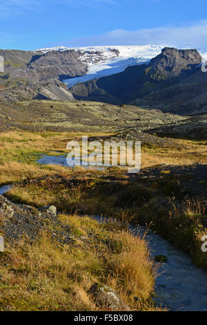 Esecuzione del flusso dal Oraefajokull ghiacciaio Vatnajokull Parco Nazionale Foto Stock