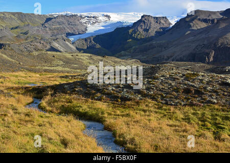 Esecuzione del flusso dal Oraefajokull ghiacciaio Vatnajokull Parco Nazionale Foto Stock