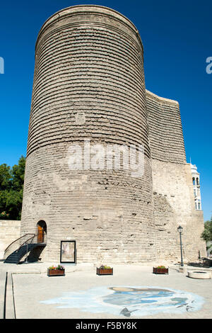 Maiden Tower nella città vecchia di Baku, capitale dell'Azerbaigian. Foto Stock