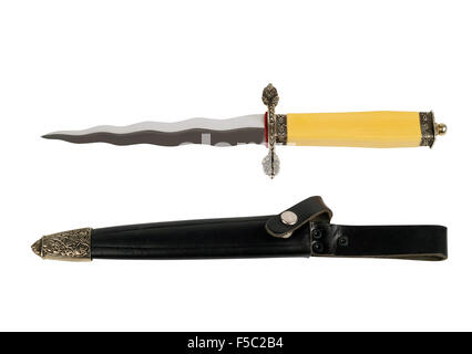 Kris pugnale e pesci sciabola isolato su sfondo bianco, studio shot Foto Stock