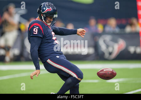 Houston, Texas, Stati Uniti d'America. 1 Nov, 2015. Houston Texans punter Shane Lechler (9) sterline durante il terzo trimestre di un gioco di NFL tra Houston Texans e Tennessee Titans a NRG Stadium di Houston, TX del 1 novembre, 2015. Credito: Trask Smith/ZUMA filo/Alamy Live News Foto Stock