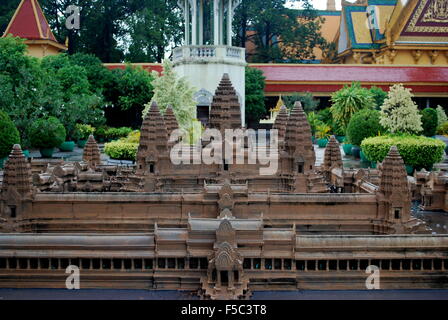 Angkor Wat modello in scala presso il Palazzo Reale di Phnom Penh Cambogia. Foto Stock