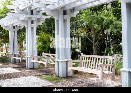 Legno Dondoli in posizione di parcheggio Foto Stock