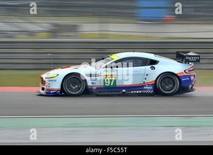 Nov. 1, 2015 - Shanghai, Repubblica Popolare Cinese - N - 97 Aston Martin Racing Regno Unito. Aston Martin Vantage V8. Pneumatici Michelin, piloti Darren Turner (GBR) e Jonathan Adam (GBR). Durante le 6 ore di Shanghai a Shanghai International Circuit. © Marcio Machado/ZUMA filo/Alamy Live News Foto Stock