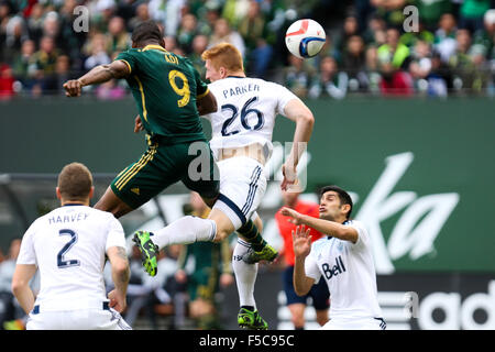 Portland, Oregon, Stati Uniti d'America. 1 Nov, 2015. FANENDO ADI (9) va per un'intestazione. Il Portland legnami FC ha ospitato il Vancouver Whitecaps a Providence Park il 1 novembre 2015. Credito: David Blair/ZUMA filo/Alamy Live News Foto Stock