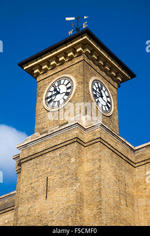 Close-up di clock tower alla stazione di King Cross, London, Regno Unito Foto Stock