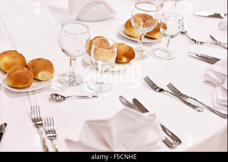 Posate dettaglio girato in un elegante ristorante tabella Foto Stock