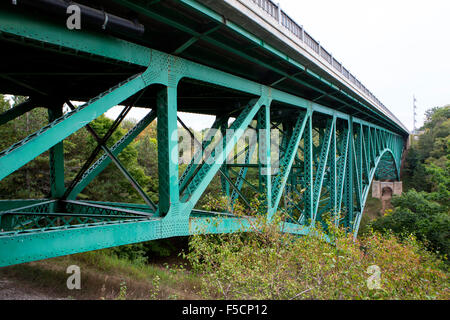 Tagliare il ponte sul fiume, Superiore Peninsular, Michigan. Foto Stock