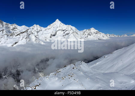In inverno la neve, il Weisshorn montagna , (il picco più alto), Zermatt ski resort, il Cantone del Vallese, Pennine, la Svizzera meridionale Foto Stock